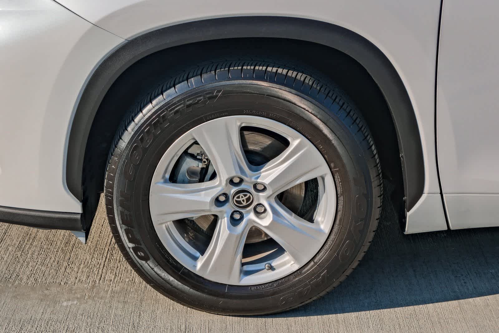 Thumbnail: 2023 Toyota Highlander - 9