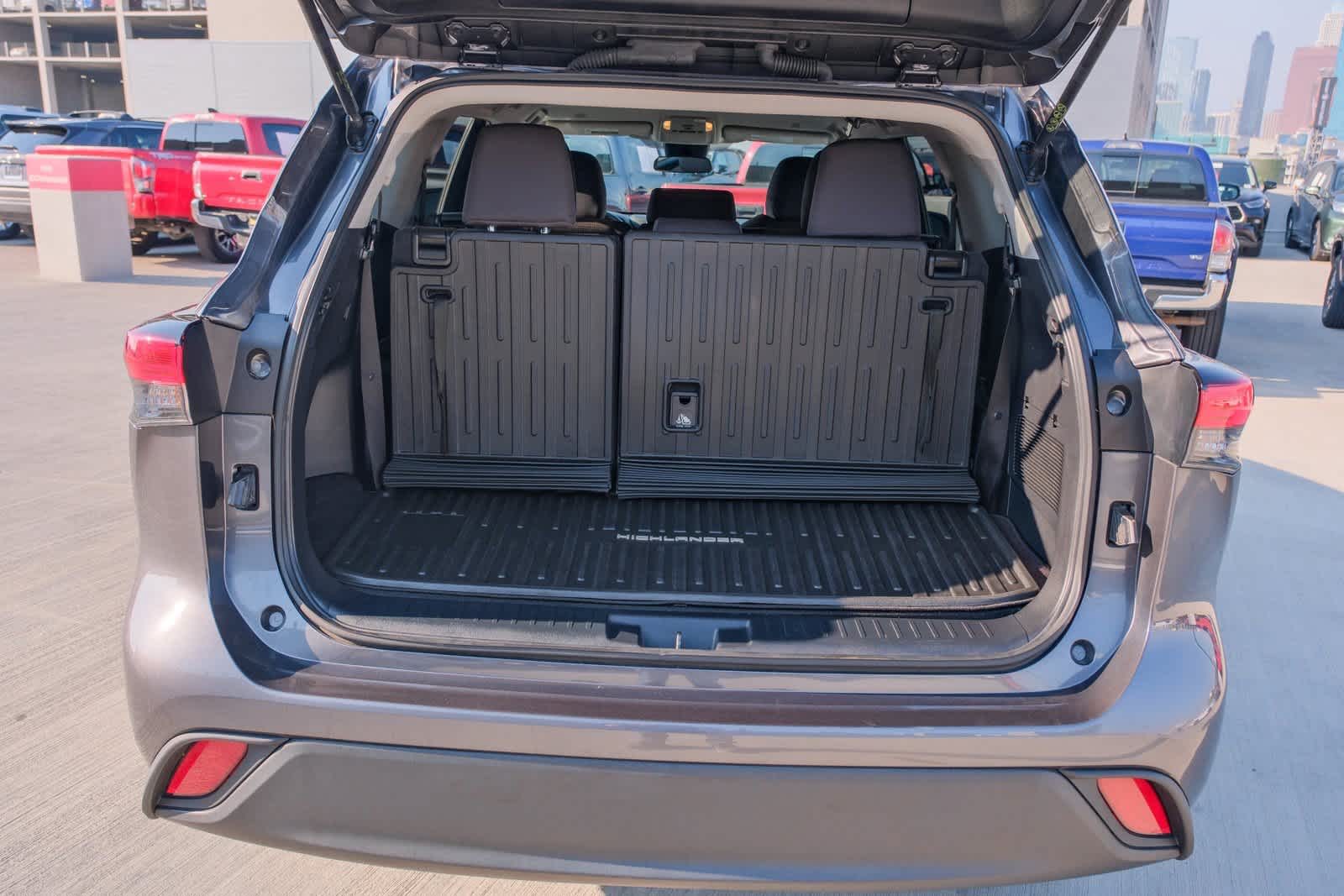 Thumbnail: 2023 Toyota Highlander - 27
