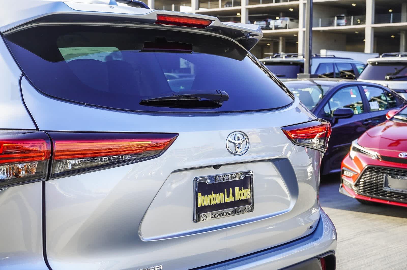 Thumbnail: 2021 Toyota Highlander - 8