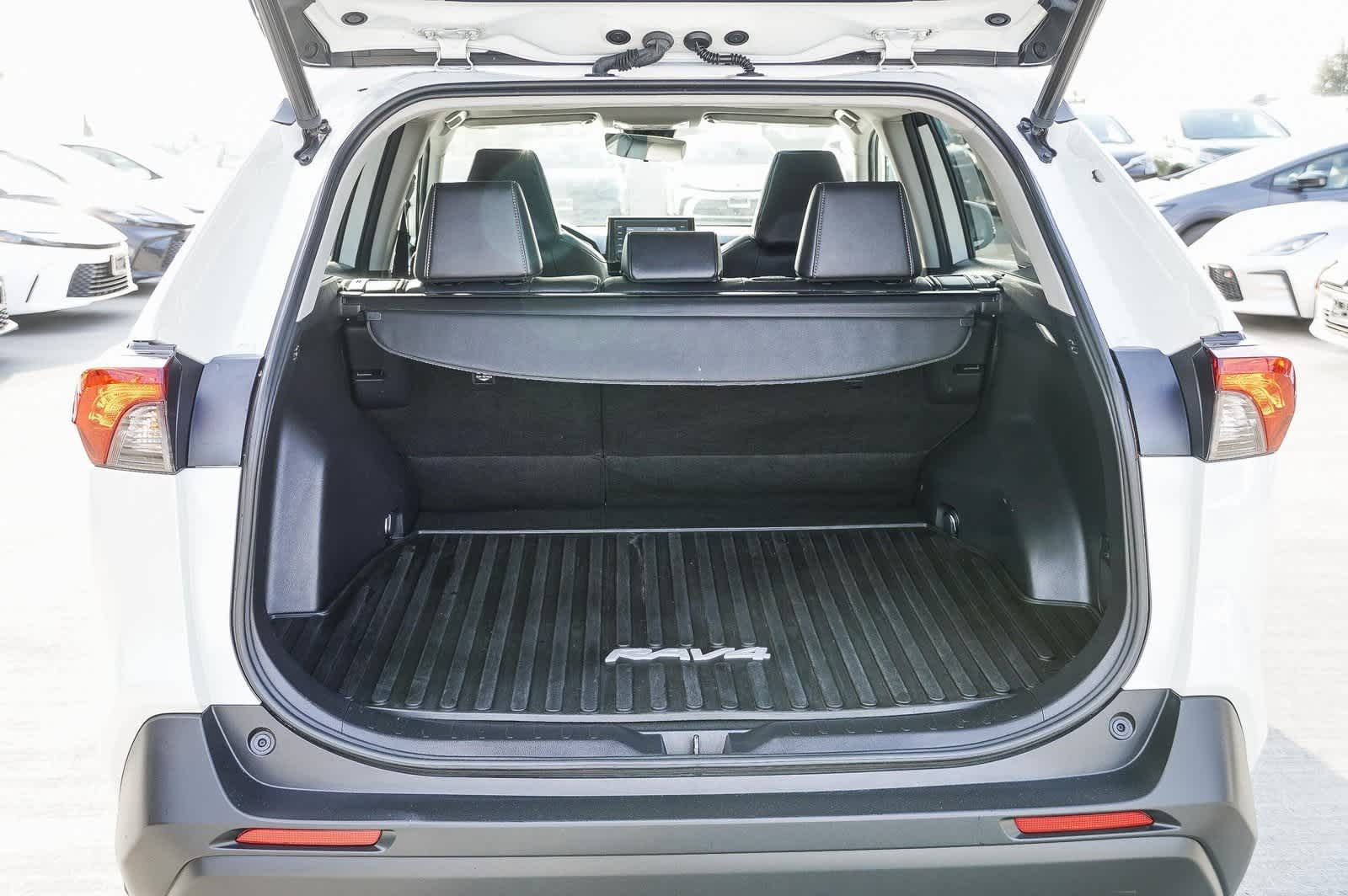 2022 Toyota RAV4 XLE Premium 27