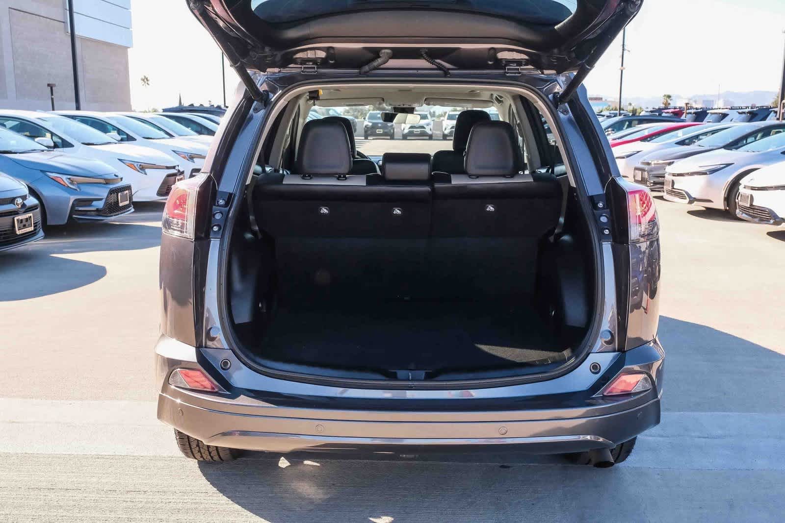Thumbnail: 2017 Toyota RAV4 - 27
