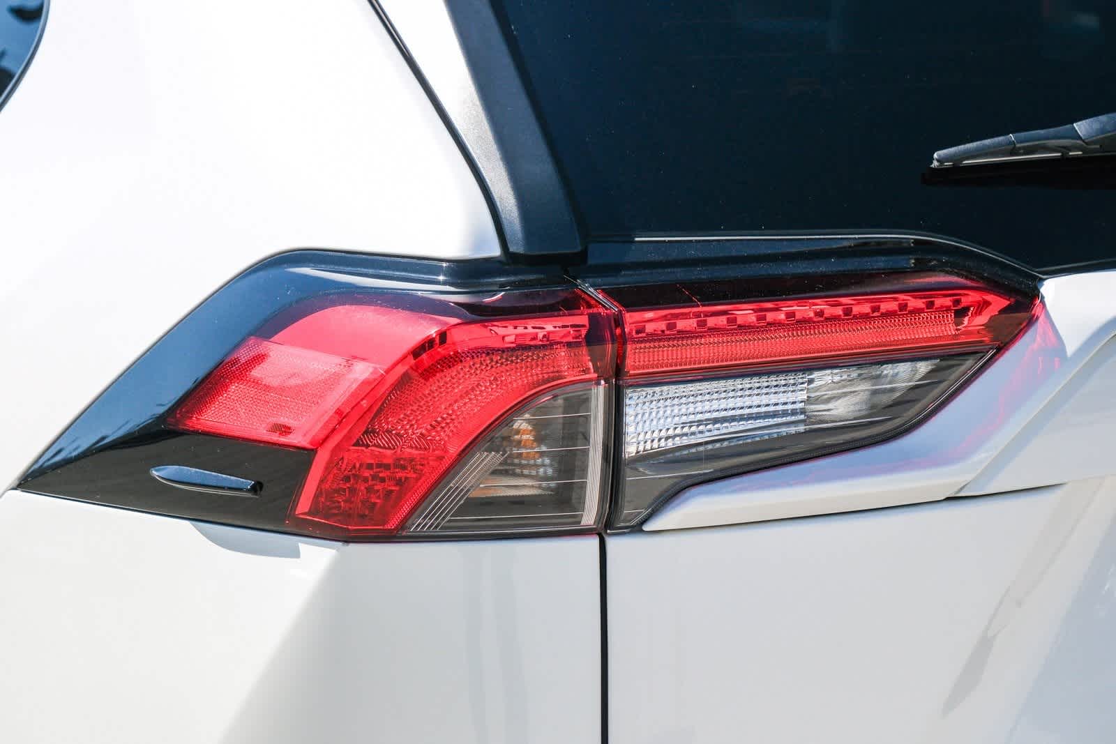 Thumbnail: 2021 Toyota RAV4 - 7