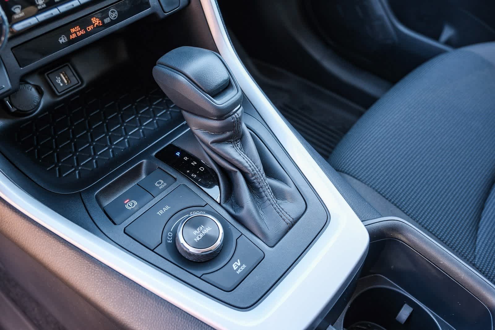 Thumbnail: 2025 Toyota RAV4 - 21