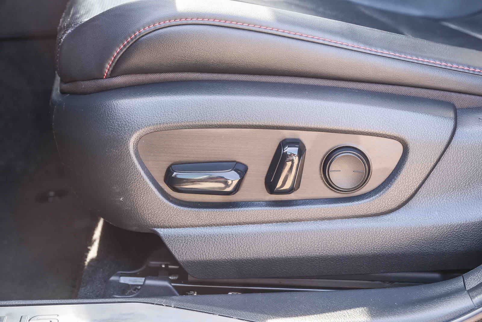 Thumbnail: 2020 Lexus UX - 22