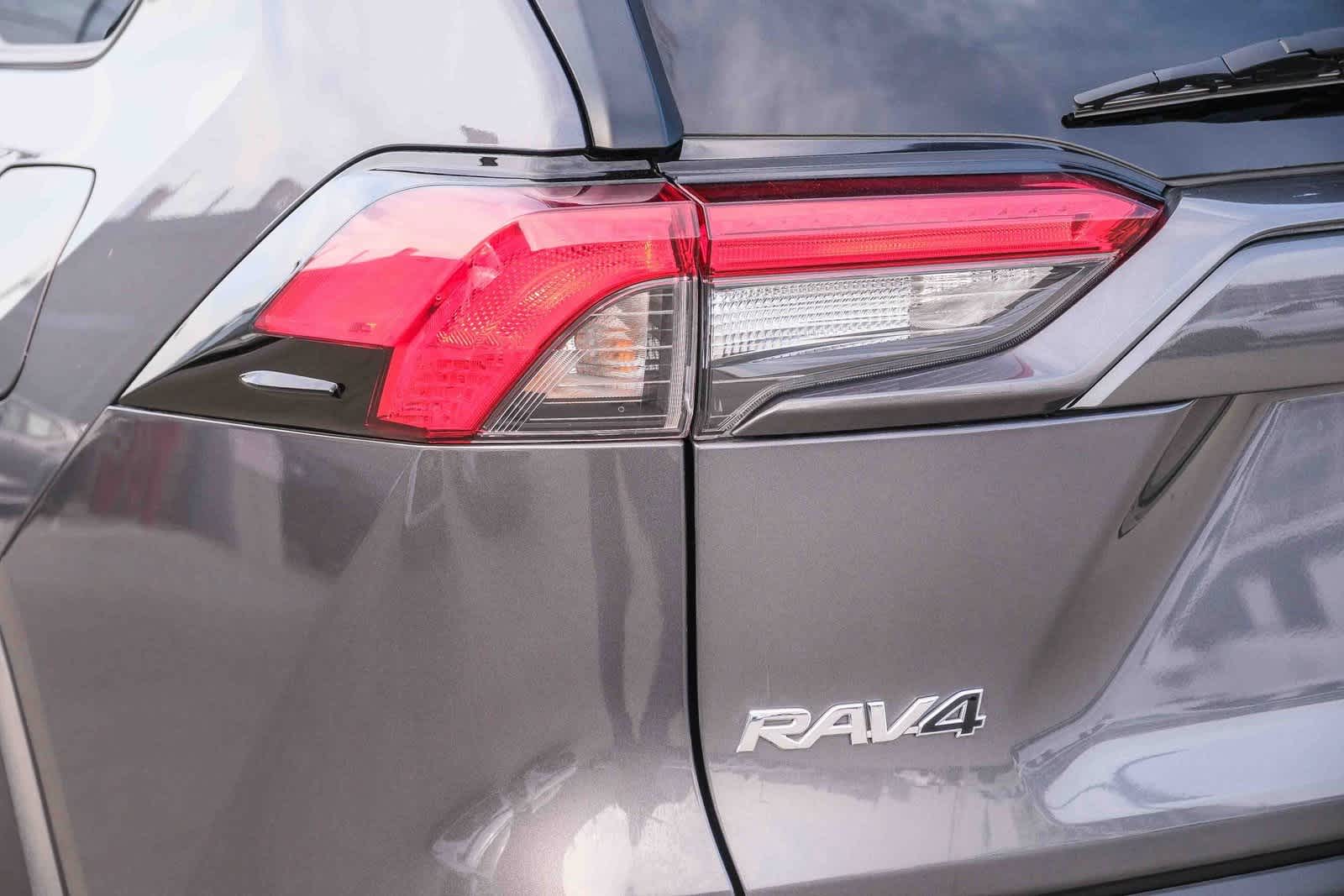 Thumbnail: 2020 Toyota RAV4 - 7