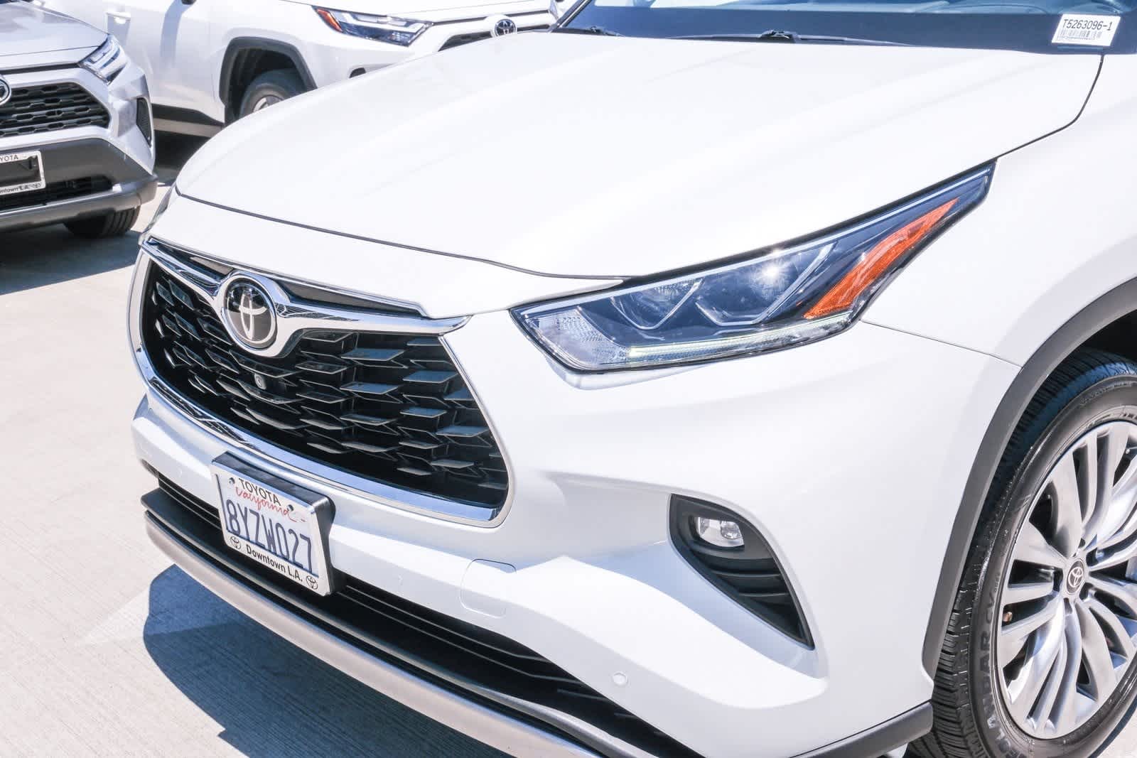 Thumbnail: 2022 Toyota Highlander - 10