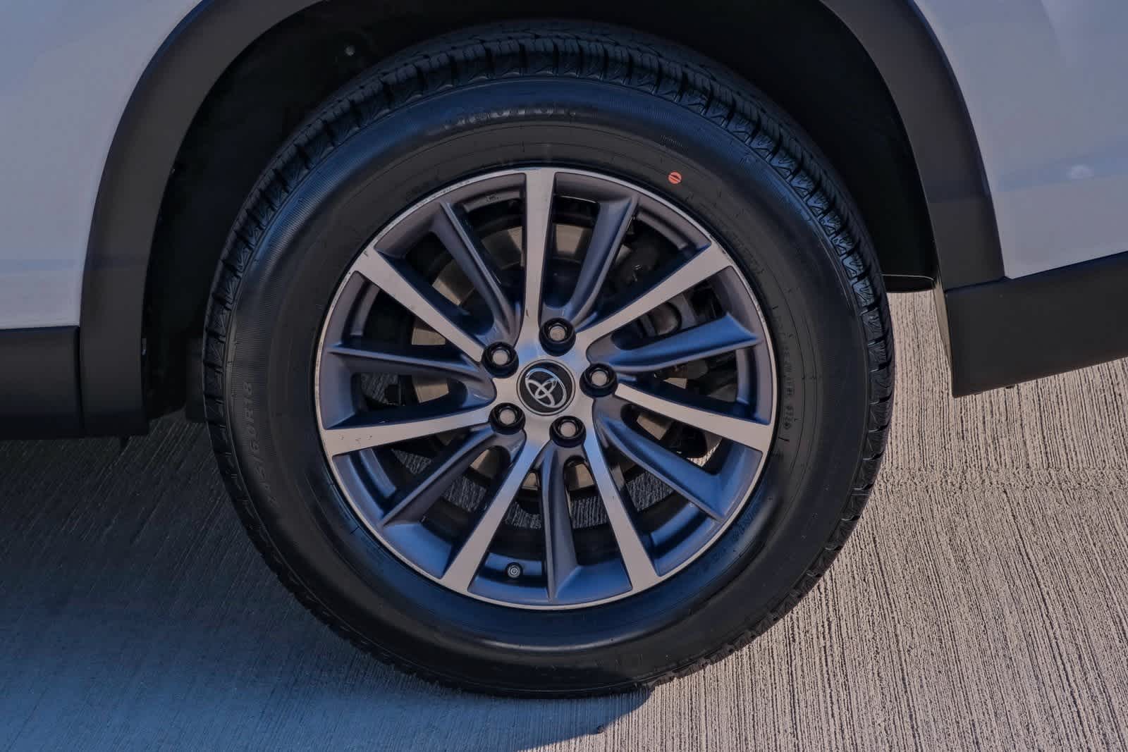 Thumbnail: 2019 Toyota Highlander - 10
