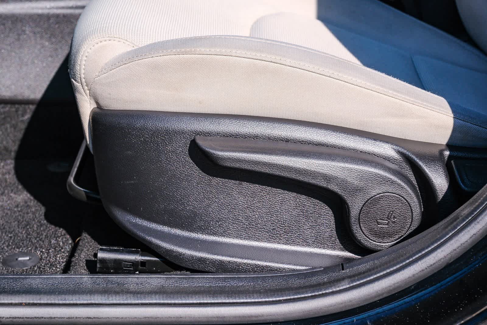 Thumbnail: 2023 Kia Forte - 24