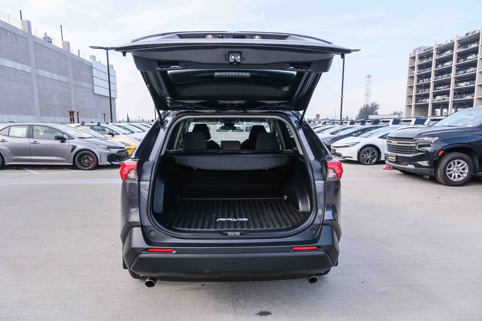 Thumbnail: 2020 Toyota RAV4 - 27