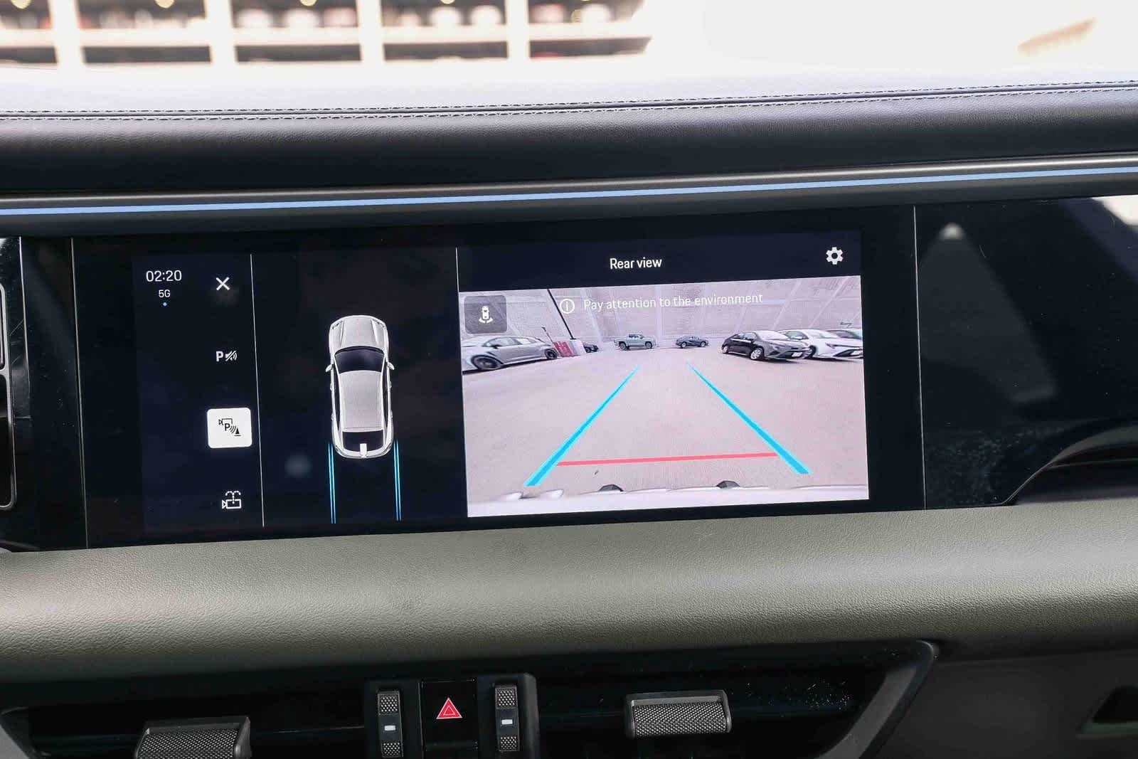 Thumbnail: 2024 Porsche Macan - 24