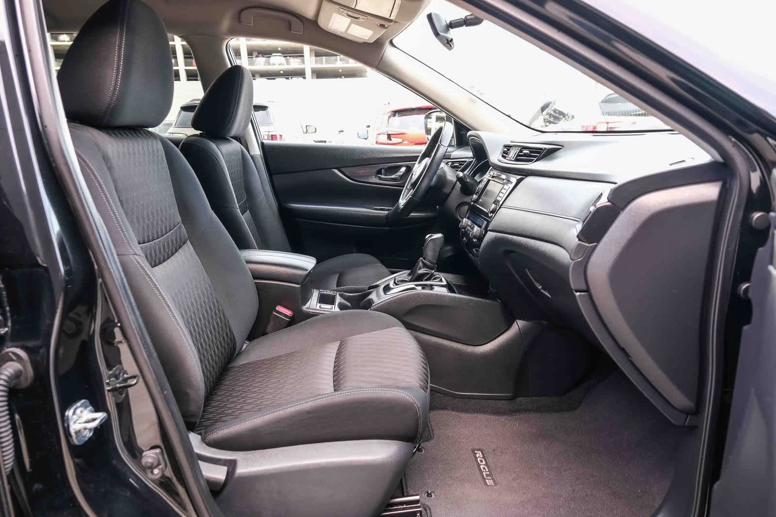 Thumbnail: 2018 Nissan Rogue - 15