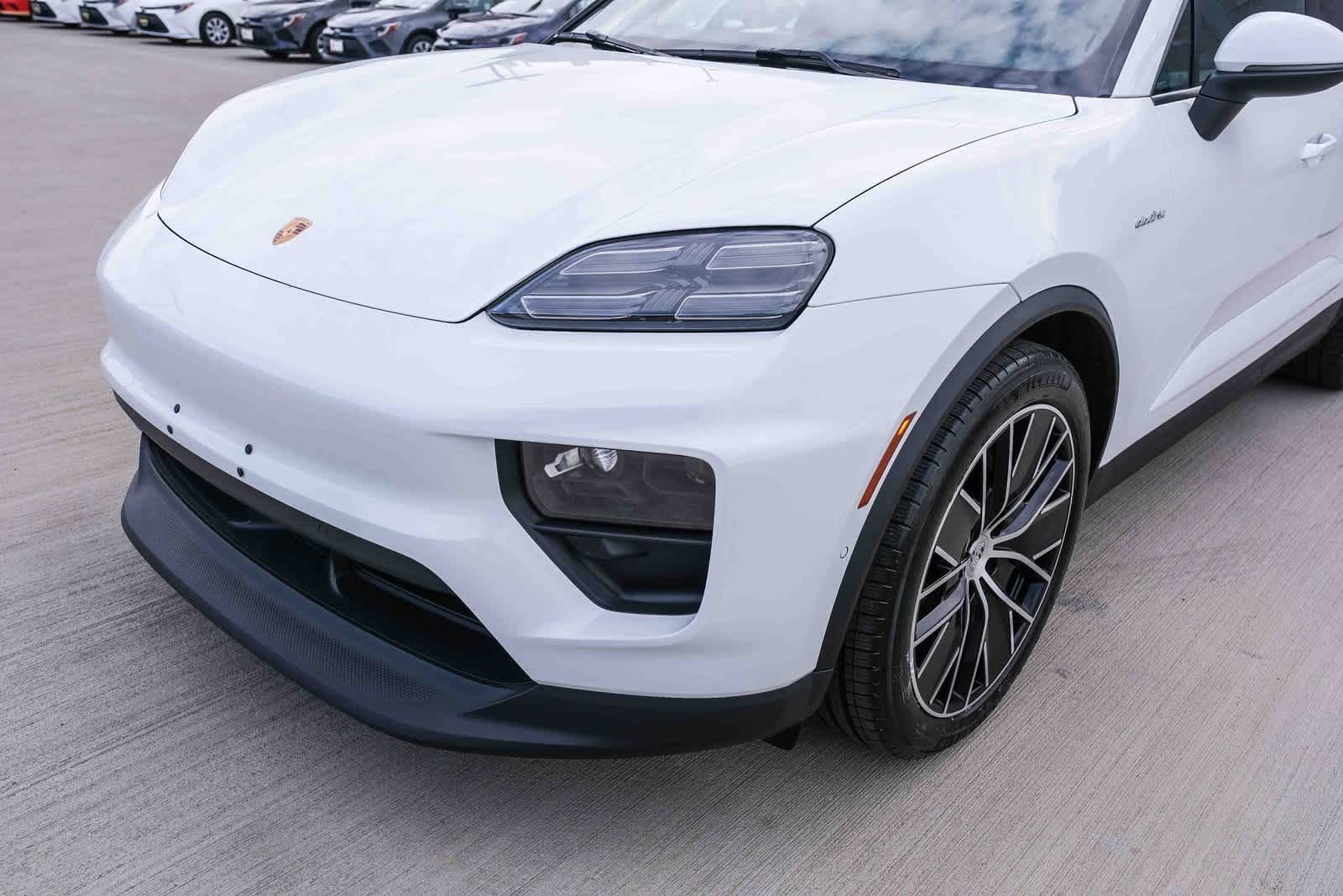 Thumbnail: 2024 Porsche Macan - 12