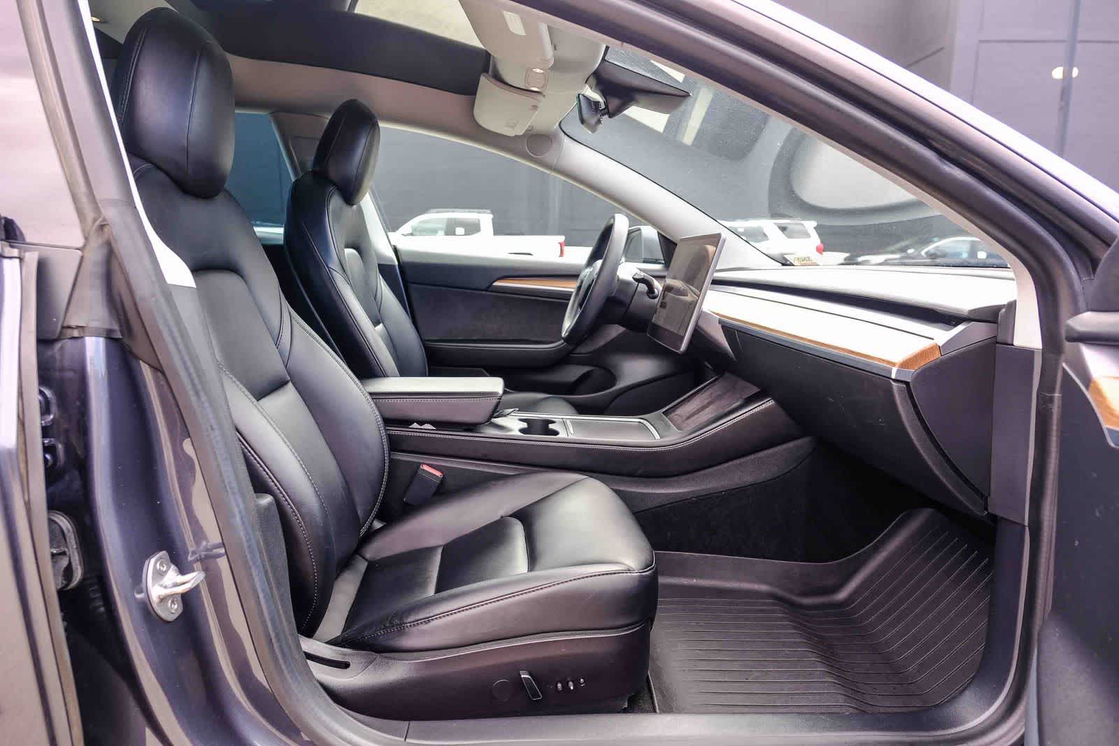 Thumbnail: 2021 Tesla Model 3 - 16