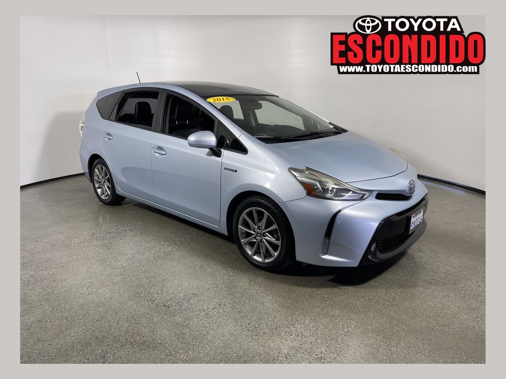 2015 Toyota Prius v Five's photo