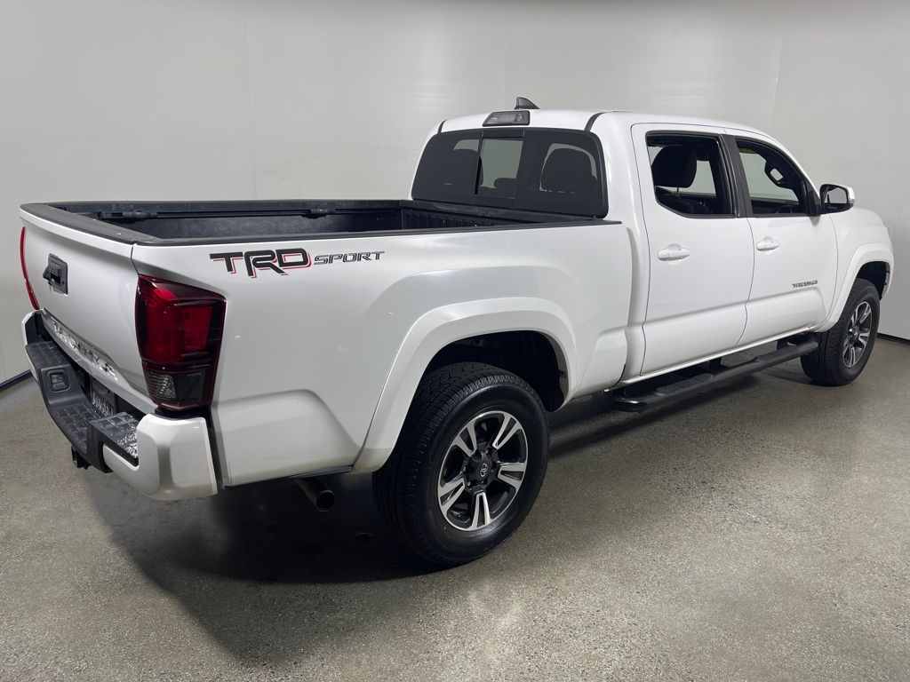 2018 Toyota Tacoma V6 photo 3