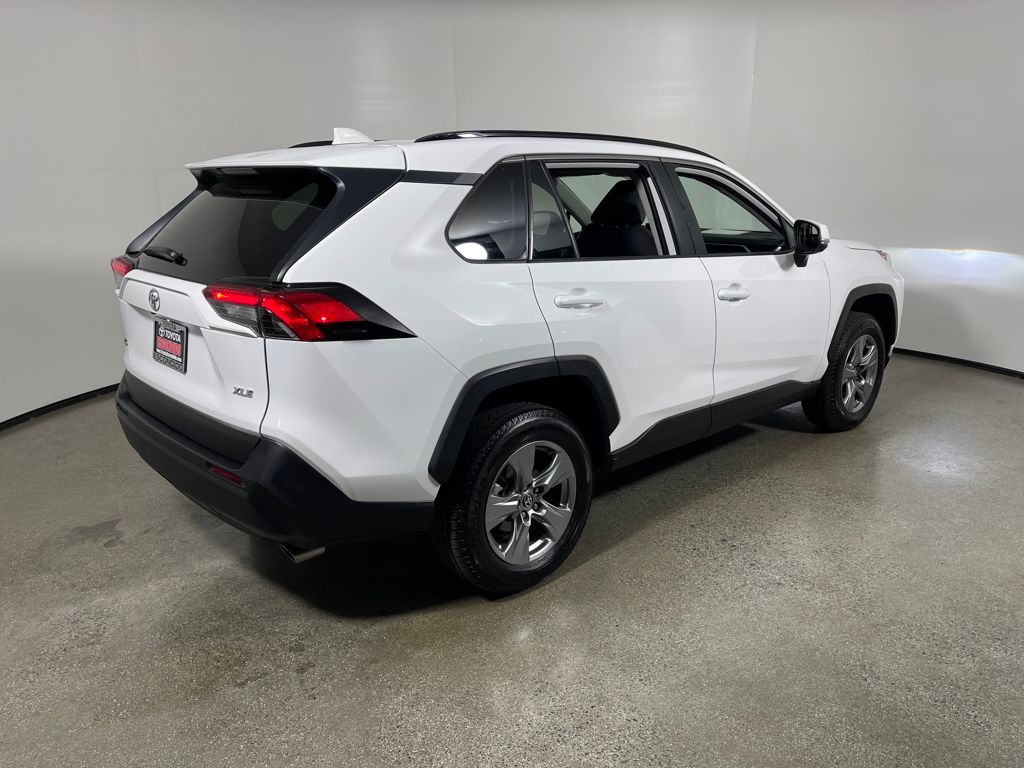 2024 Toyota RAV4 XLE photo 2