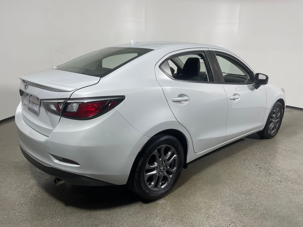 2019 Toyota Yaris L photo 3