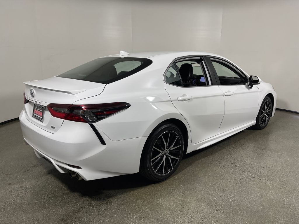 2023 Toyota Camry SE photo 3