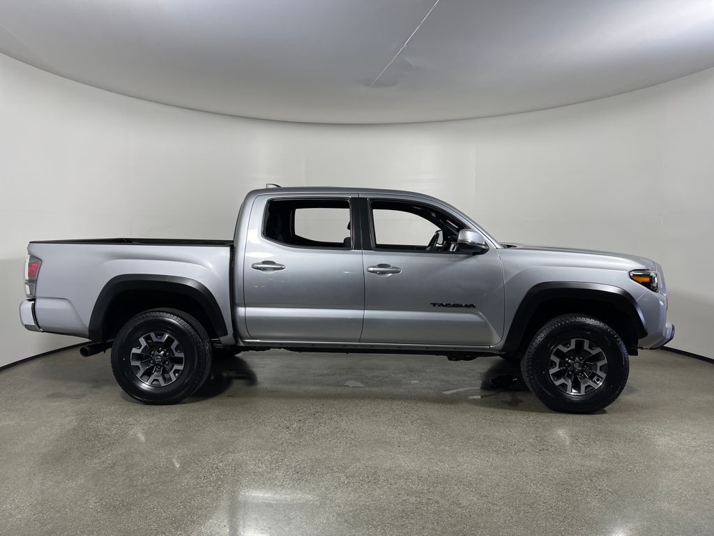 2023 Toyota Tacoma V6 4x4 photo 2