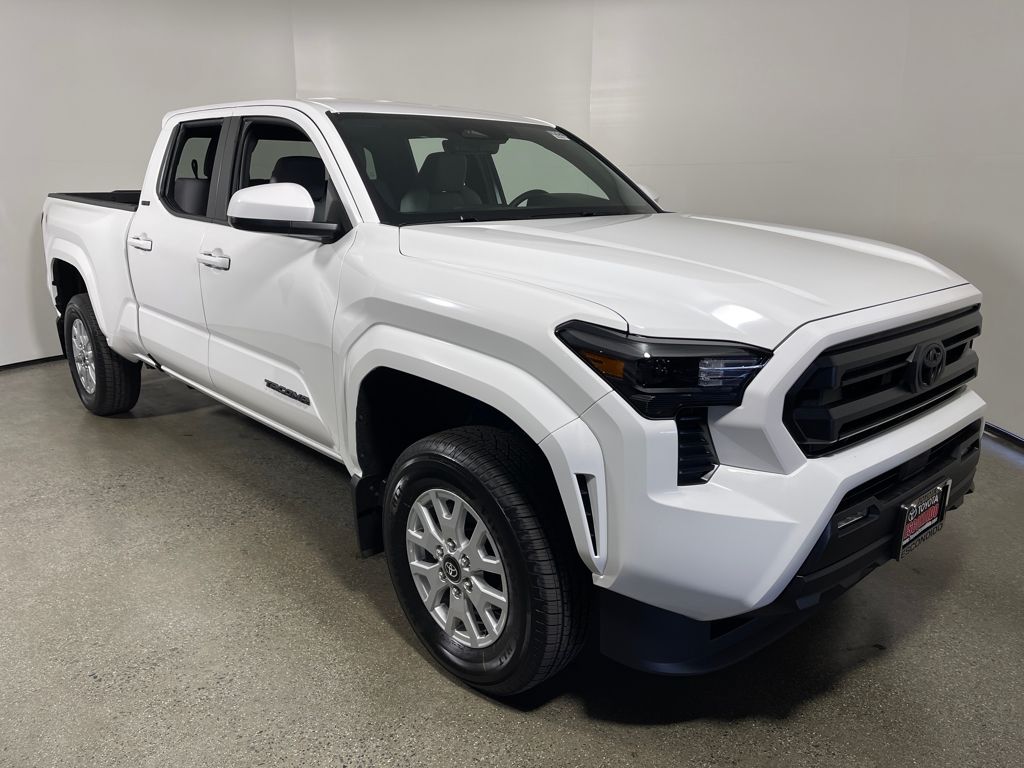 2025 Toyota Tacoma SR5's photo