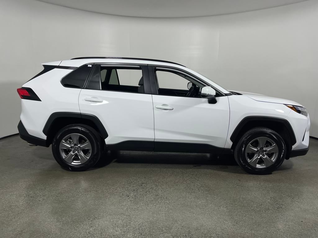 2024 Toyota RAV4 XLE photo 2