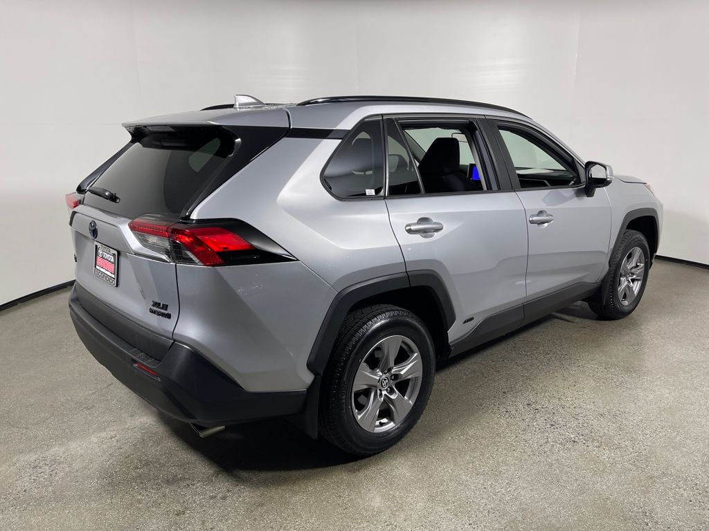 2024 Toyota RAV4 Hybrid XLE photo 2