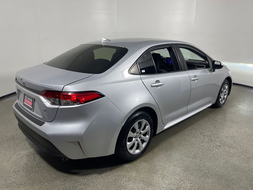 2023 Toyota Corolla LE photo 3