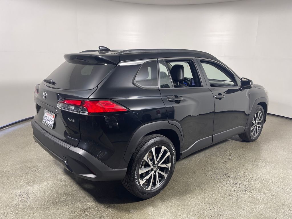 2022 Toyota Corolla Cross XLE photo 3