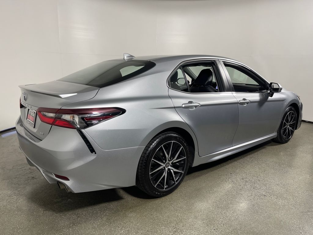 2023 Toyota Camry SE photo 3