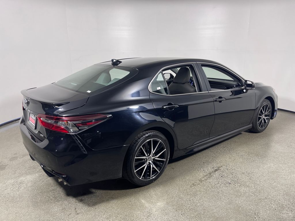 2023 Toyota Camry SE photo 3