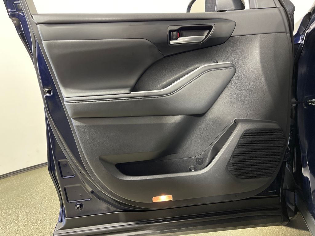 2025 Toyota Highlander XSE - Photo 17