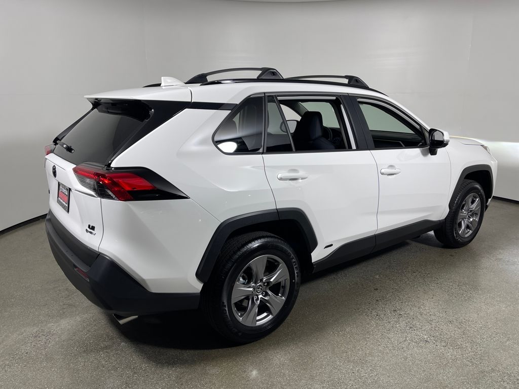 2025 Toyota RAV4 Hybrid LE photo 3