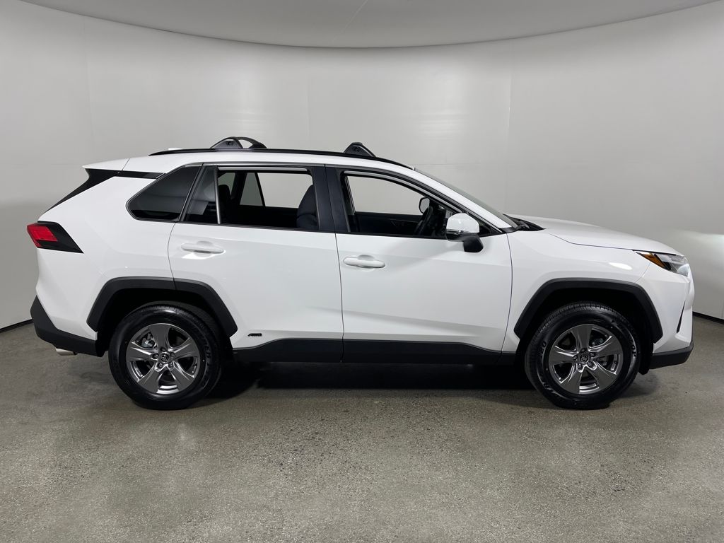 2025 Toyota RAV4 Hybrid LE photo 2