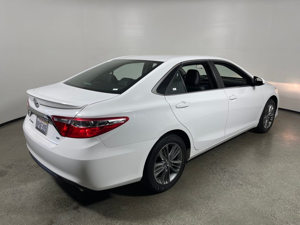 2017 Toyota Camry XLE XSE photo 3