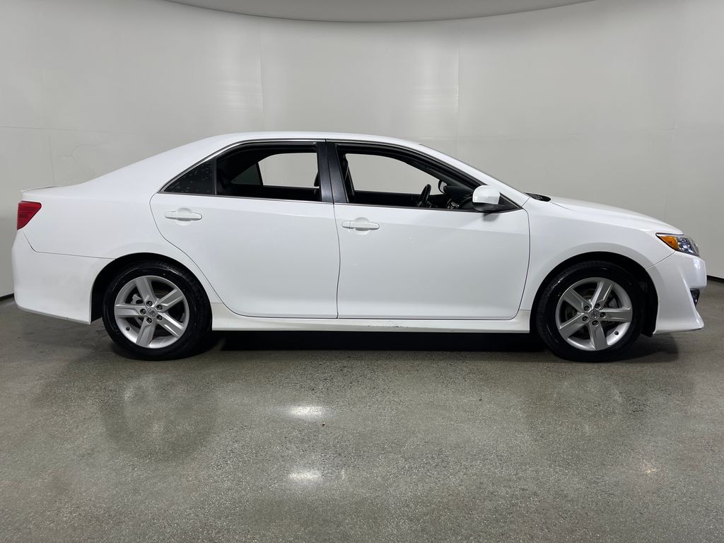 Used 2014 Toyota Camry SE Sedan