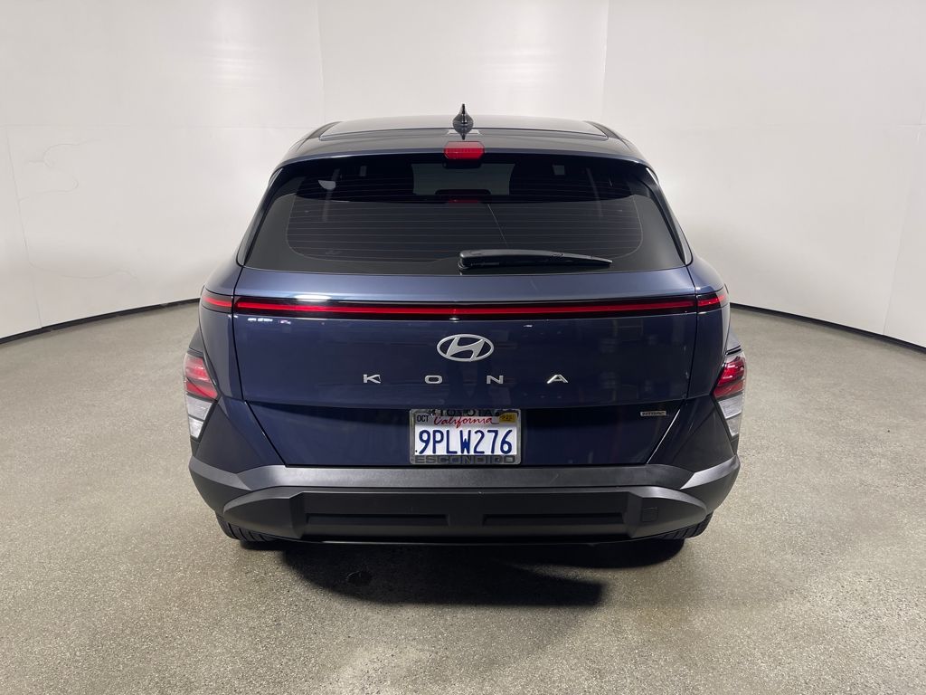 2025 Hyundai Kona SE photo 3