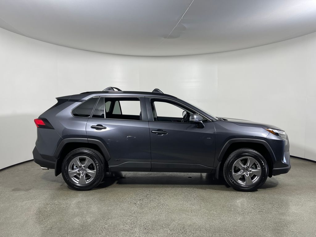 2025 Toyota RAV4 Hybrid LE photo 2