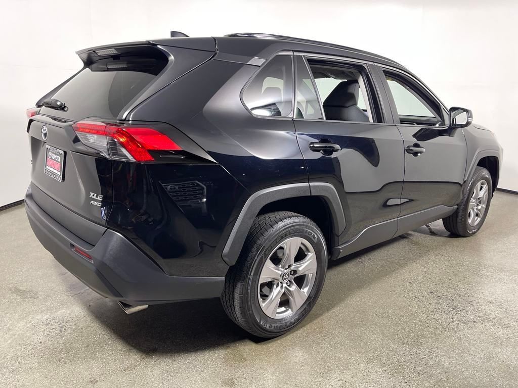 2023 Toyota RAV4 XLE photo 3