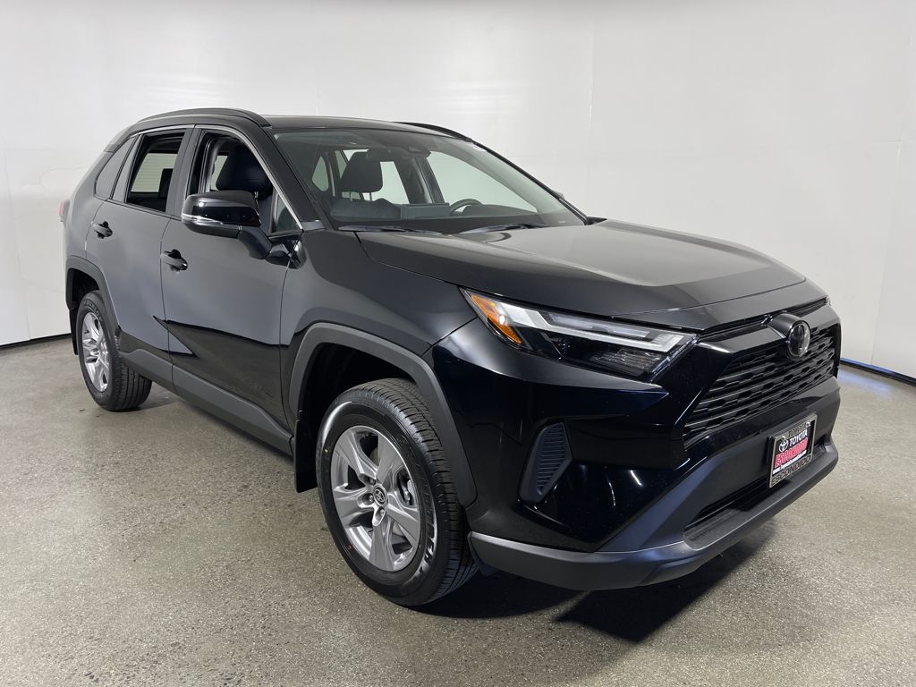 2025 Toyota RAV4 XLE's photo