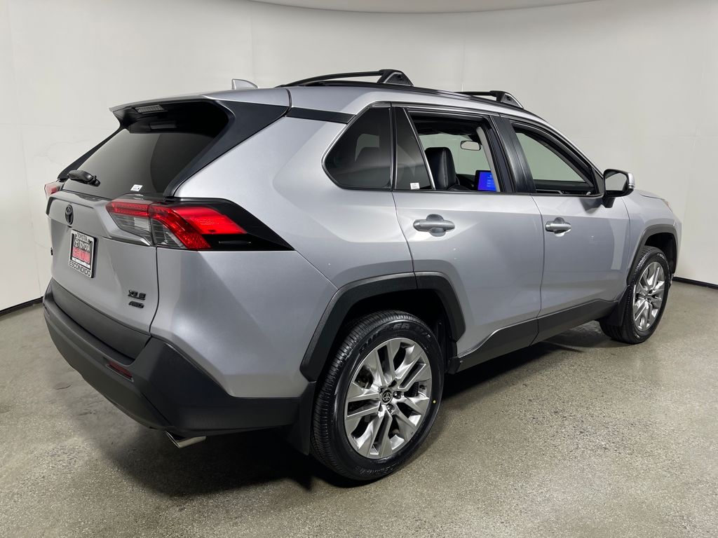 2024 Toyota RAV4 XLE Premium photo 3