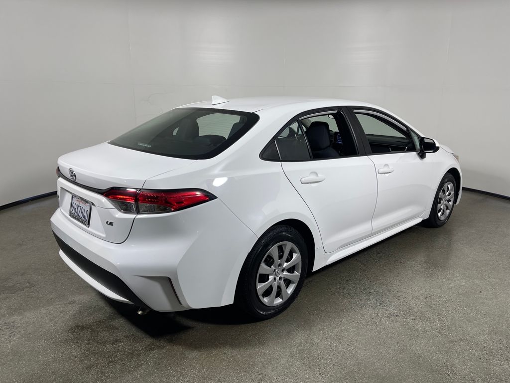 2022 Toyota Corolla LE photo 3