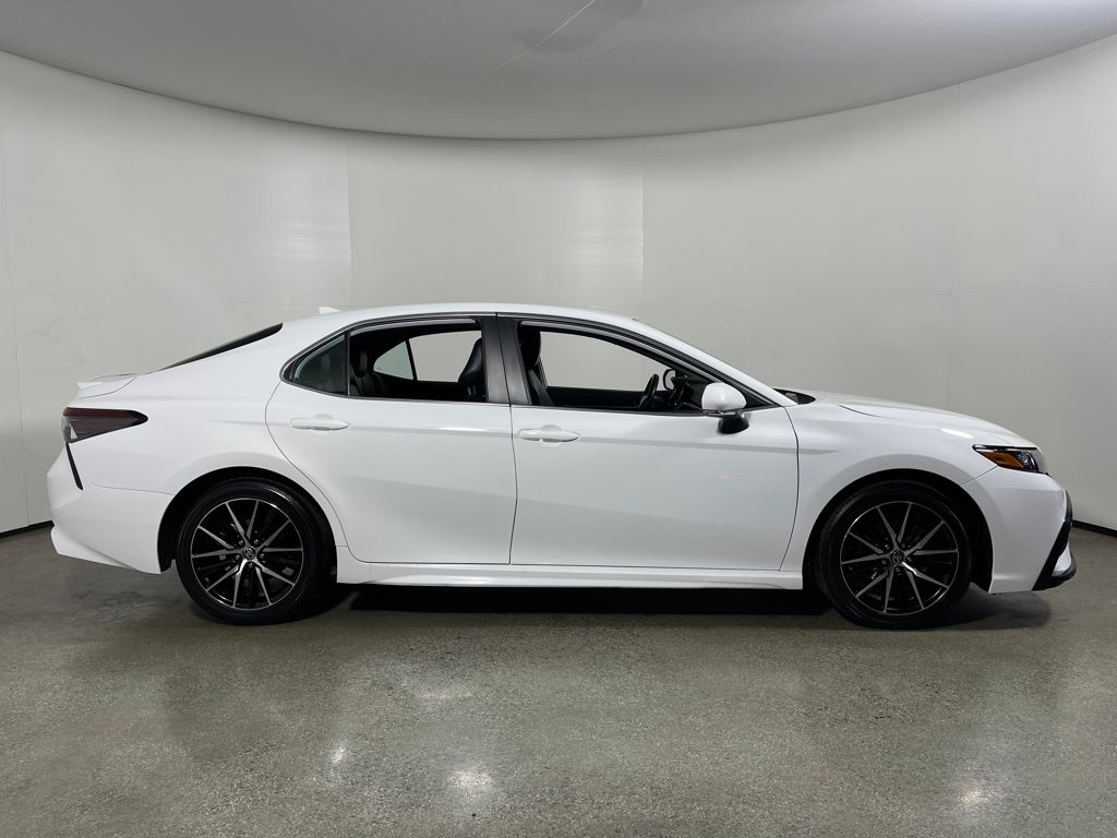 2023 Toyota Camry SE photo 2