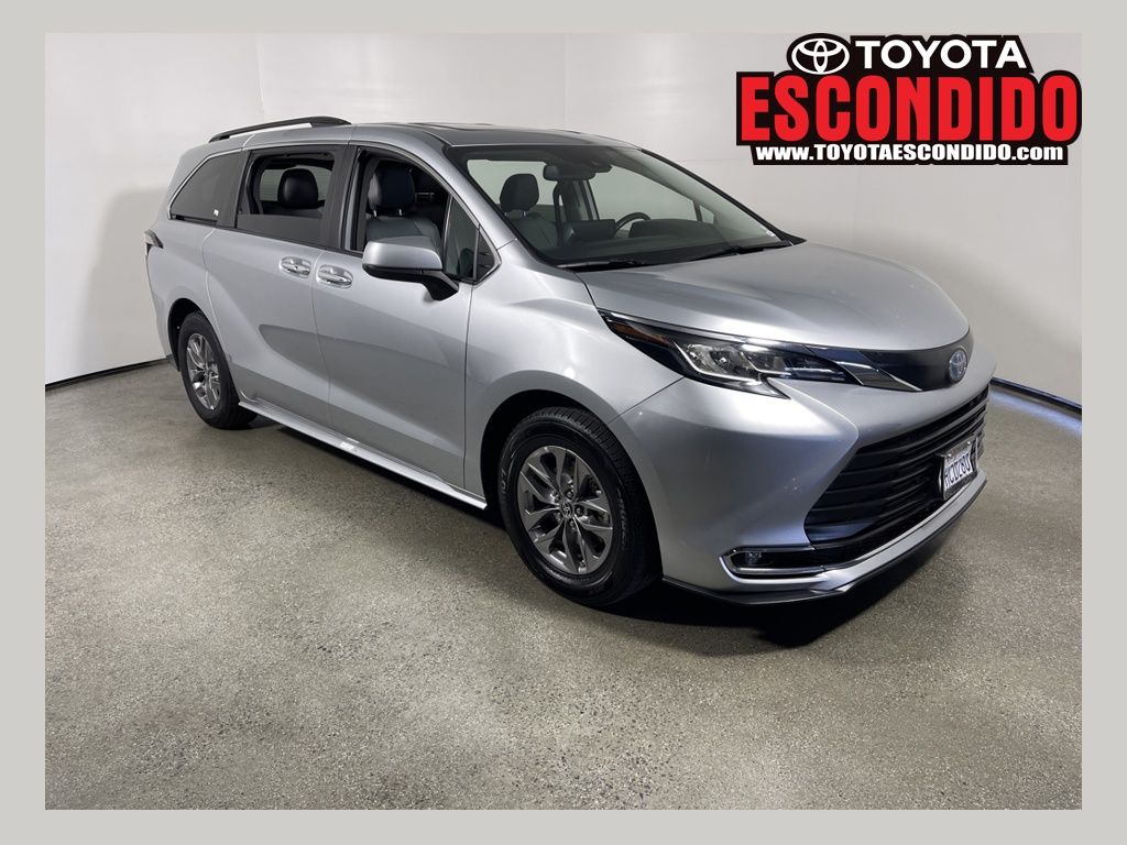 2023 Toyota Sienna Van Passenger Van 
