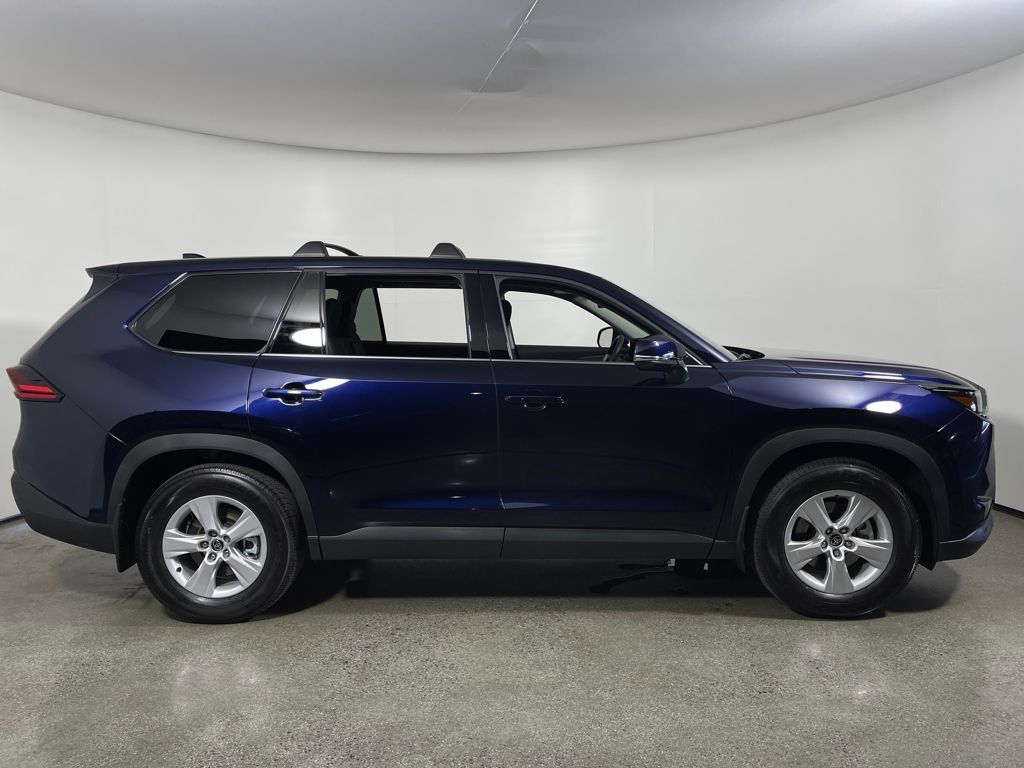 2026 Toyota Grand Highlander LE photo 2