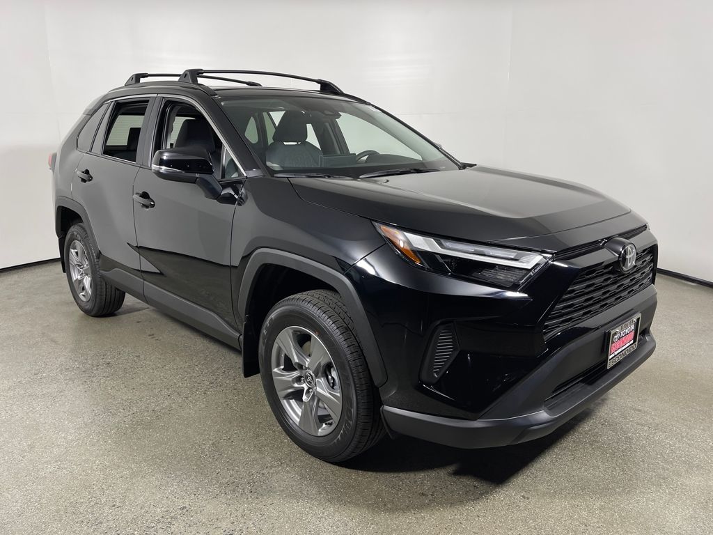 2025 Toyota RAV4 XLE's photo
