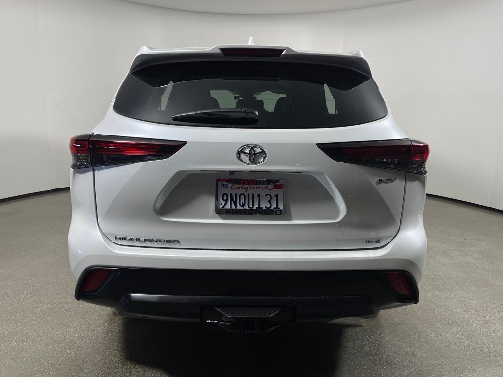 2025 Toyota Highlander Hybrid XLE photo 2
