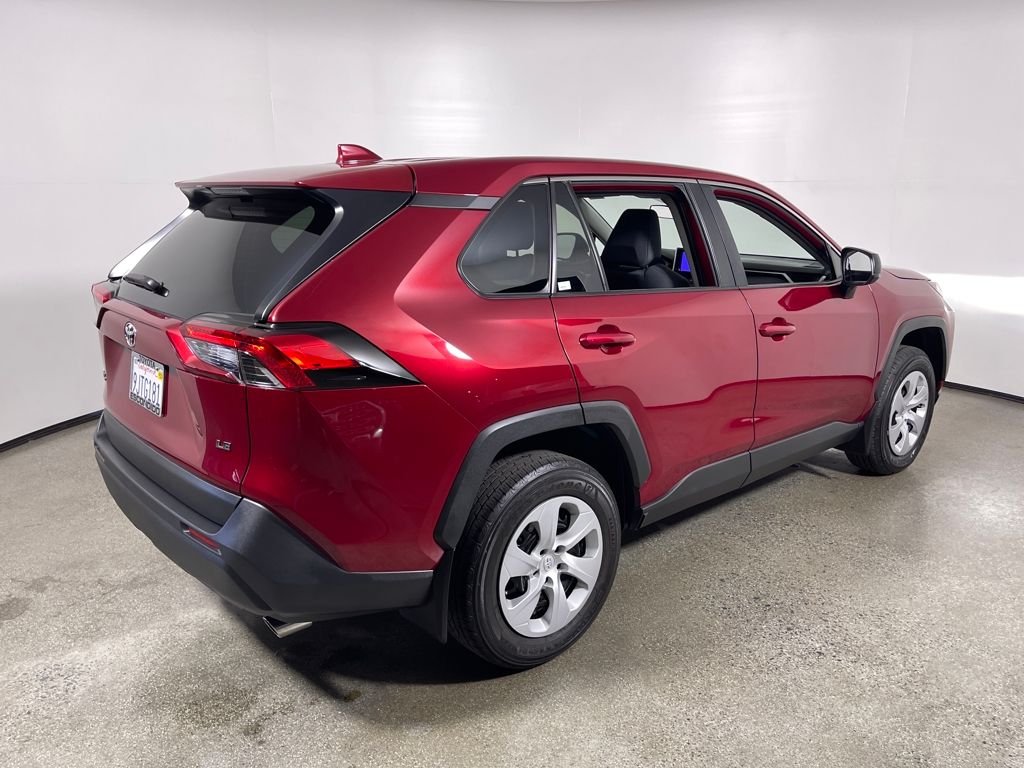 2024 Toyota RAV4 LE photo 3
