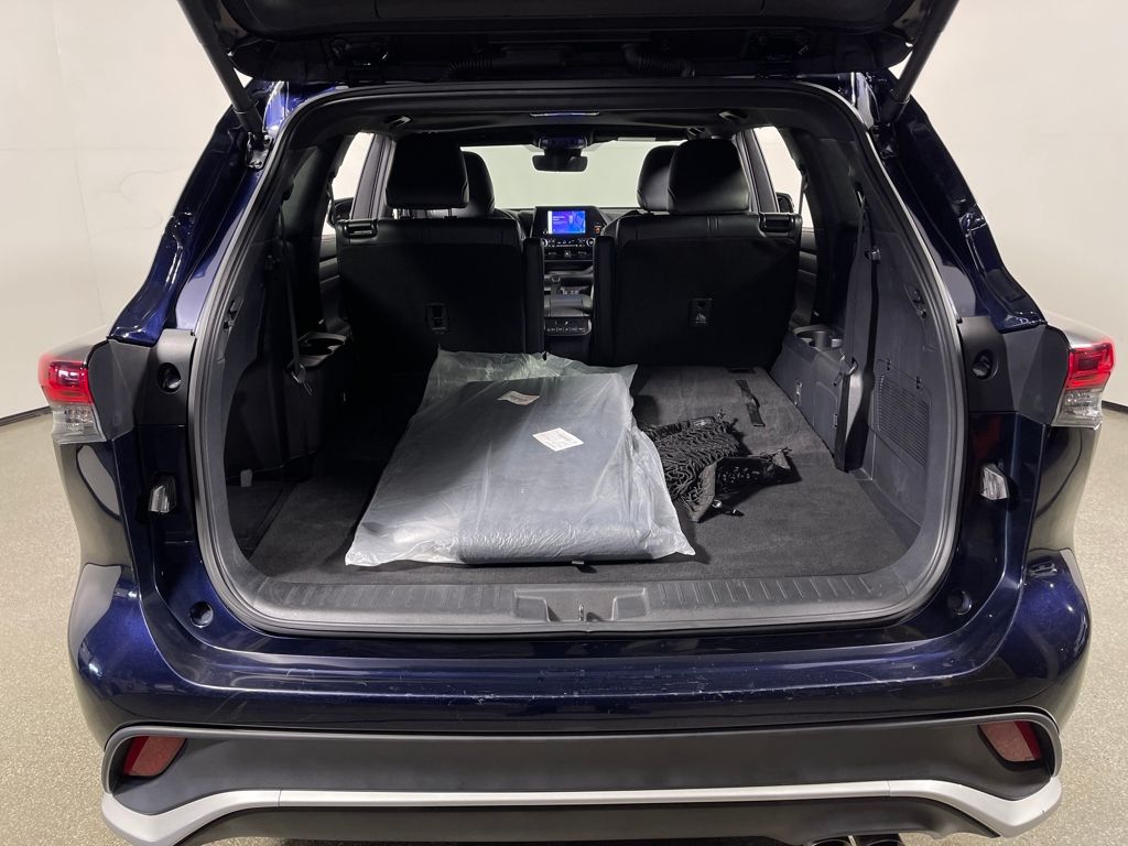 2025 Toyota Highlander XSE - Photo 10