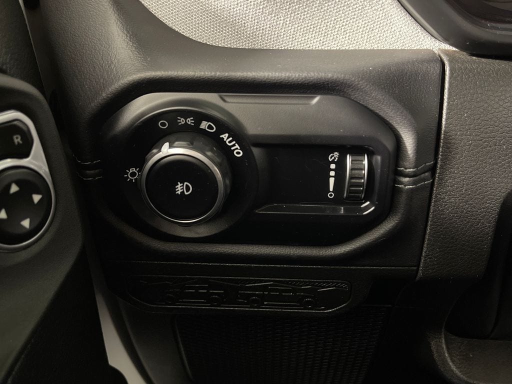 2025 Jeep Wrangler 4-Door Sahara - Photo 28