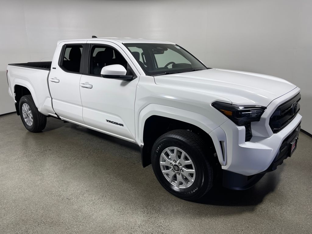 2025 Toyota Tacoma SR5's photo